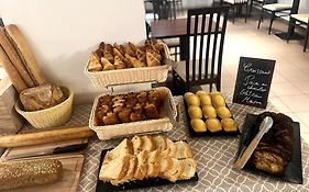 BRIT HOTEL Le Lion d'Or CHINON